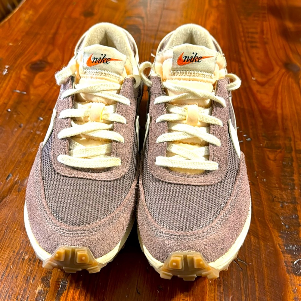 Nike waffle trainer 
Size 7